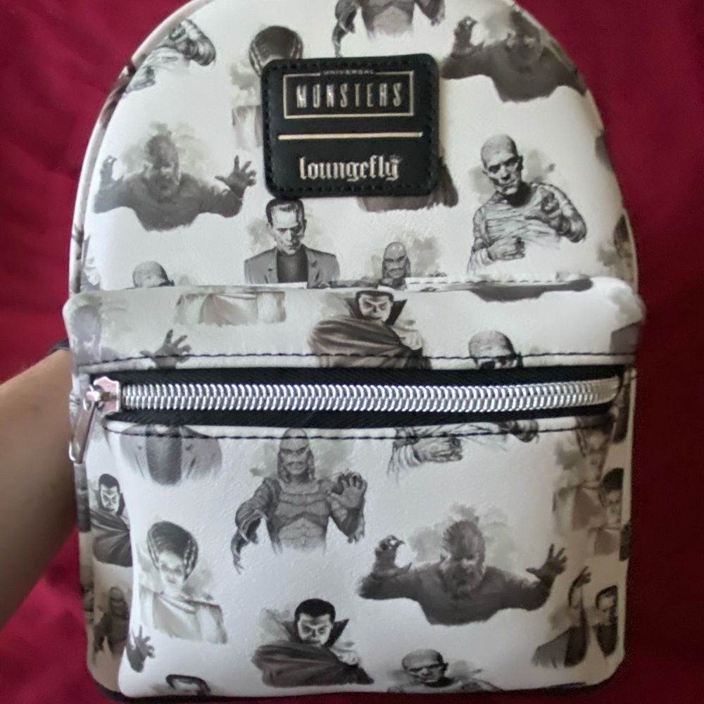 🧛🏻‍♂️ UNIVERSAL MONSTERS ICONS 🧛🏻‍♀️ LOUNGEFLY MINI BACKPACK - Picture 9 of 13